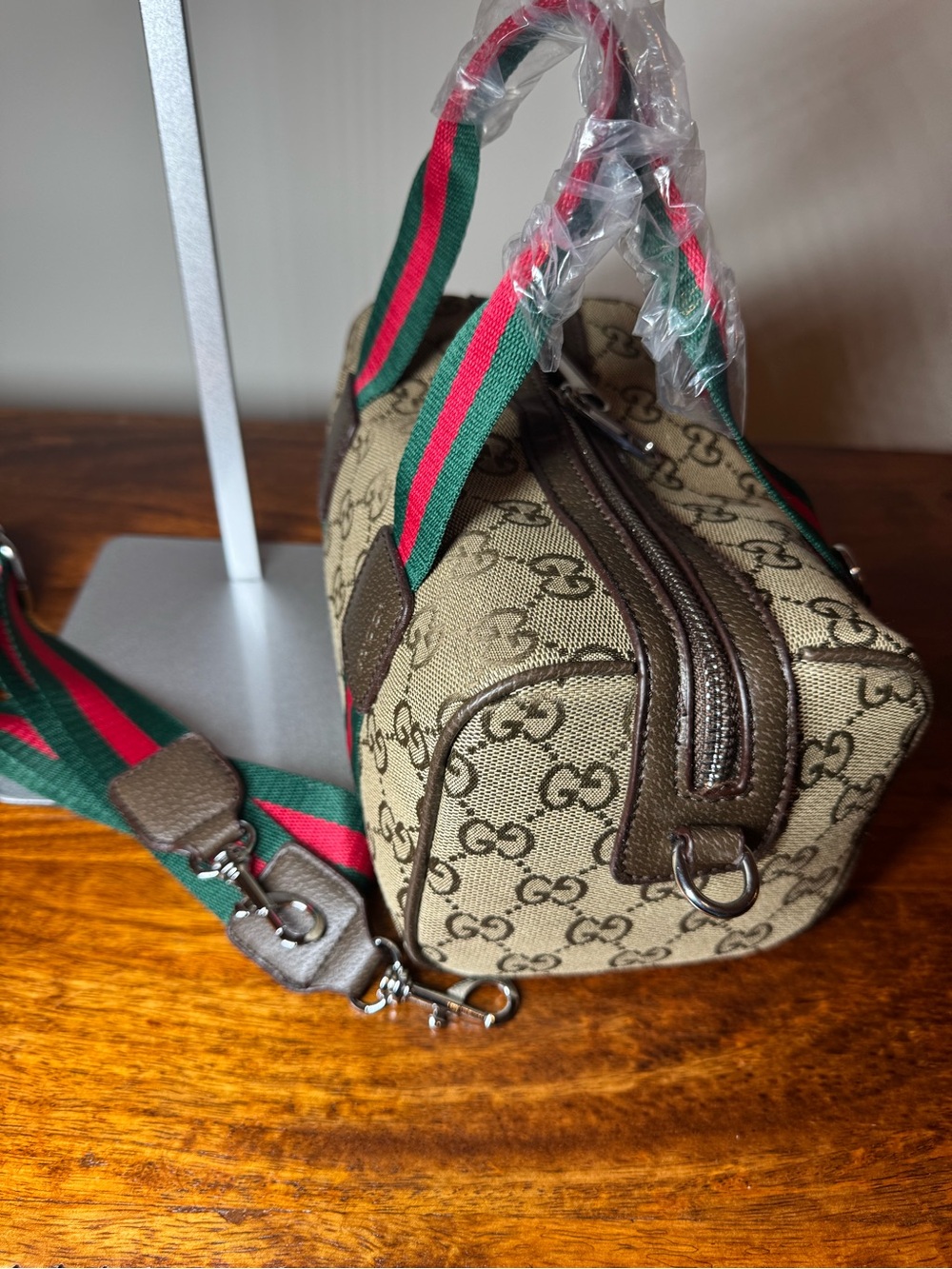 Mini Bag with Green-Red Straps; No Brand - Picture 11 of 11